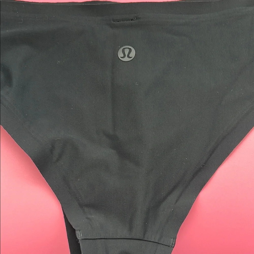 NEW Lululemon Explore the Shore Bottom in Black